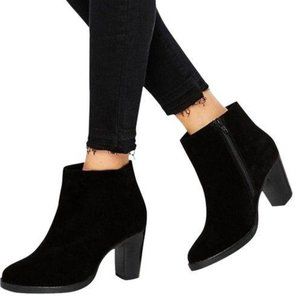 Old Navy Black Faux Suede Ankle Boots/Booties